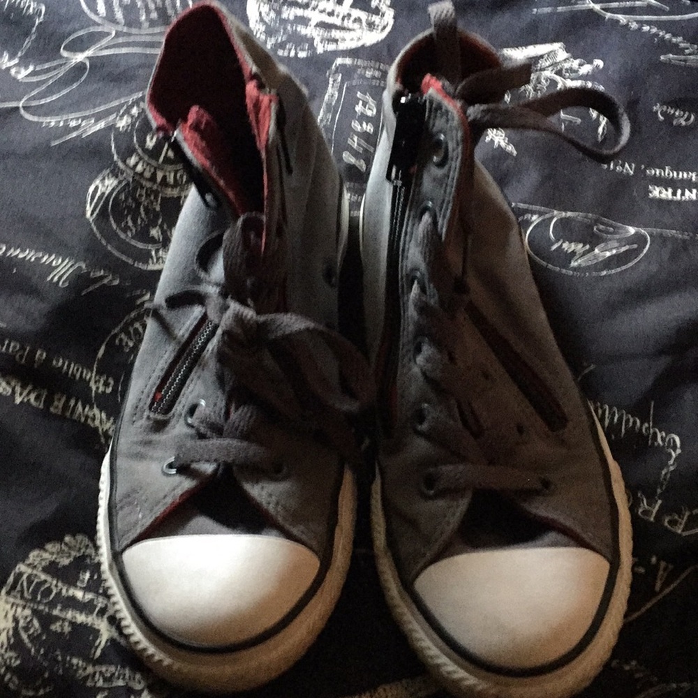 Girls converse